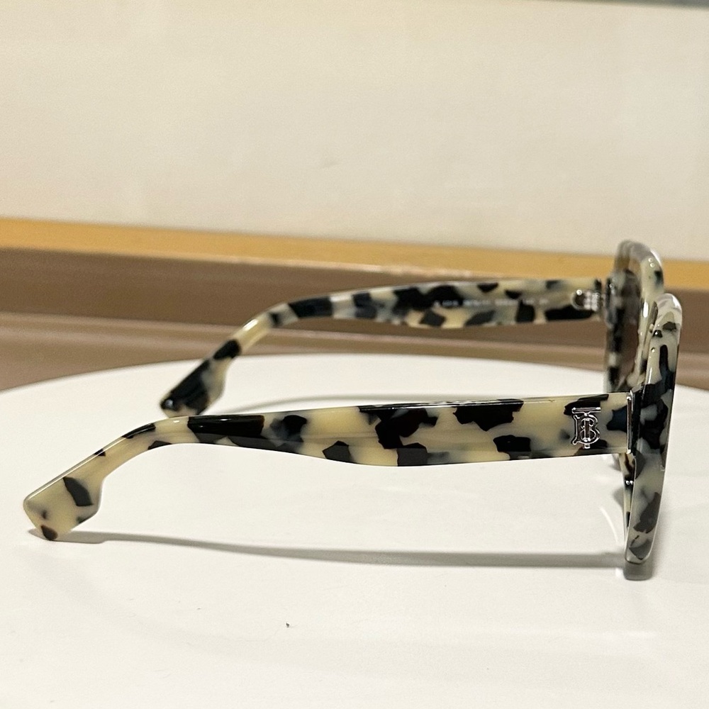 🌹BURBERRY🌹 Charlotte B4315 Beige Tortoise Sunglasses - Picture 6 of 14
